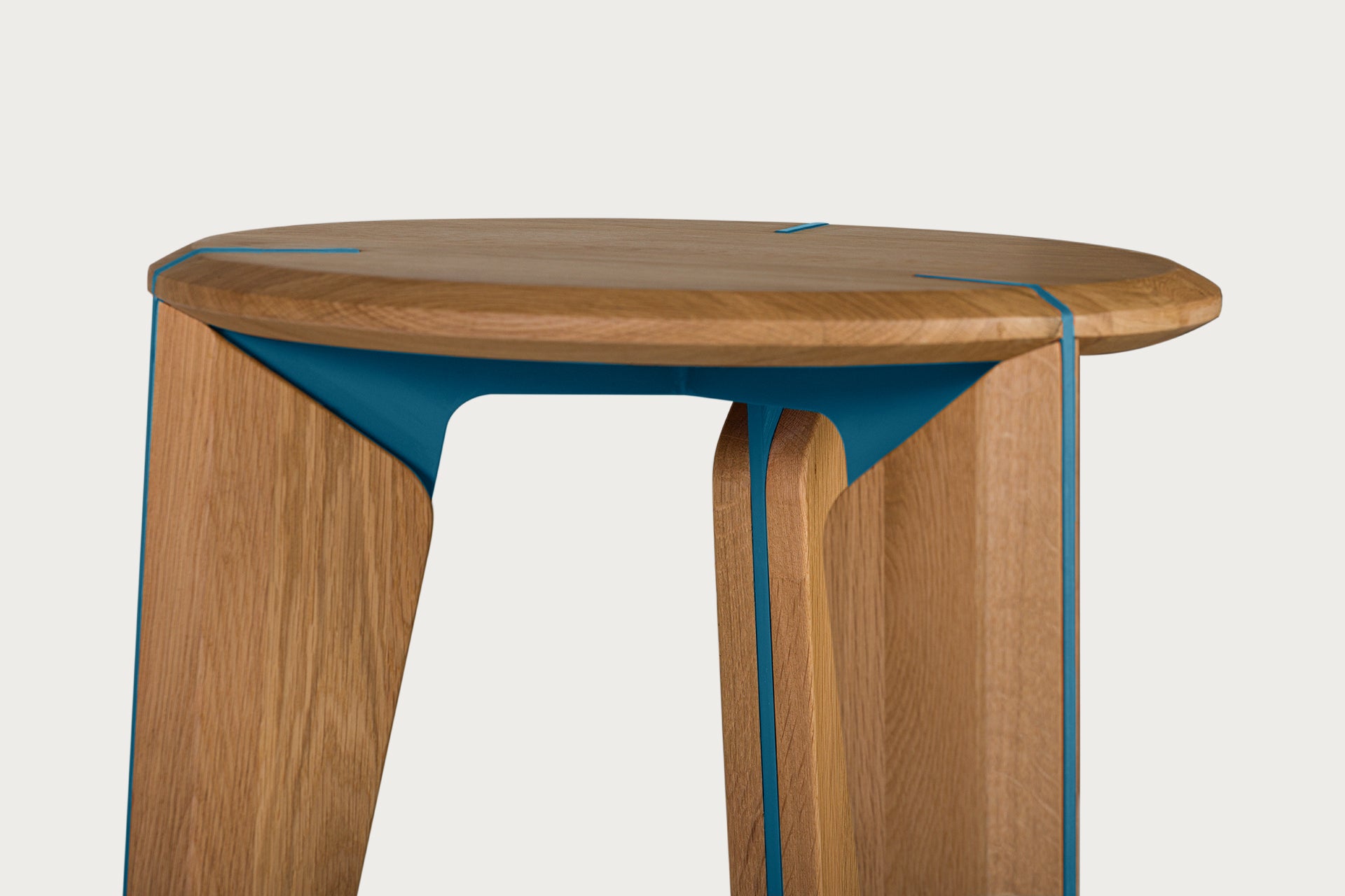 Lika Solid Oak Color Metal Detailed Round Side Table