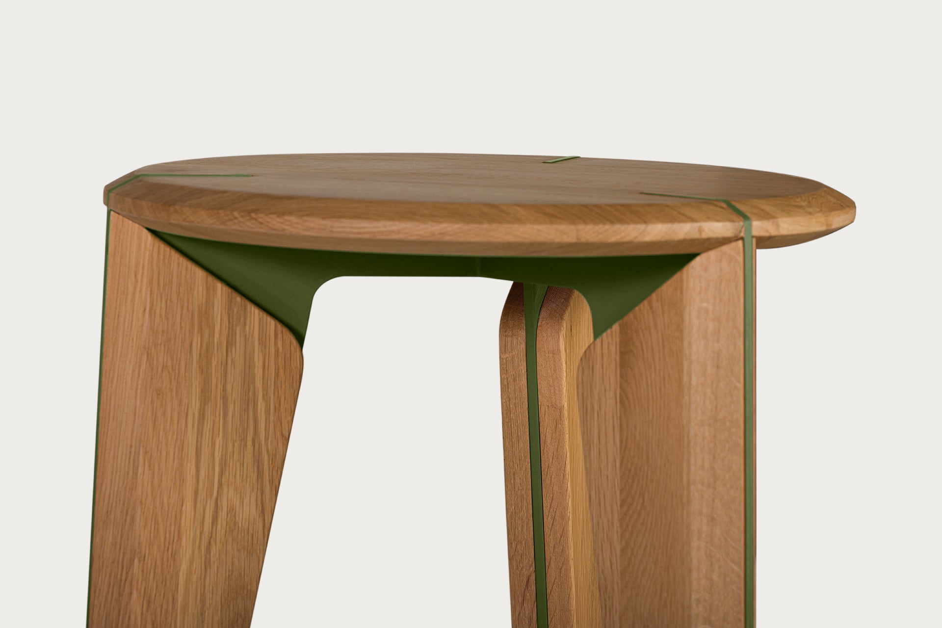 Lika Solid Oak Color Metal Detailed Round Side Table