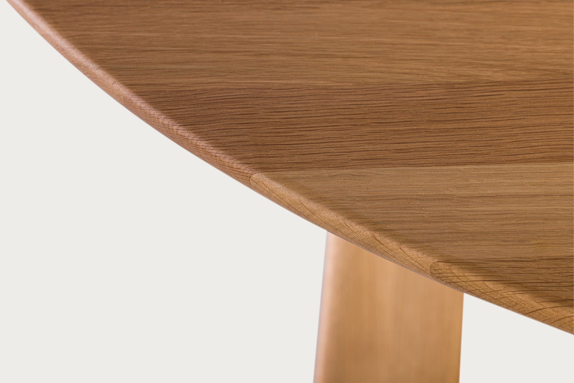 Filika Round Dining Table for 4, Solid Oak, 135 cm