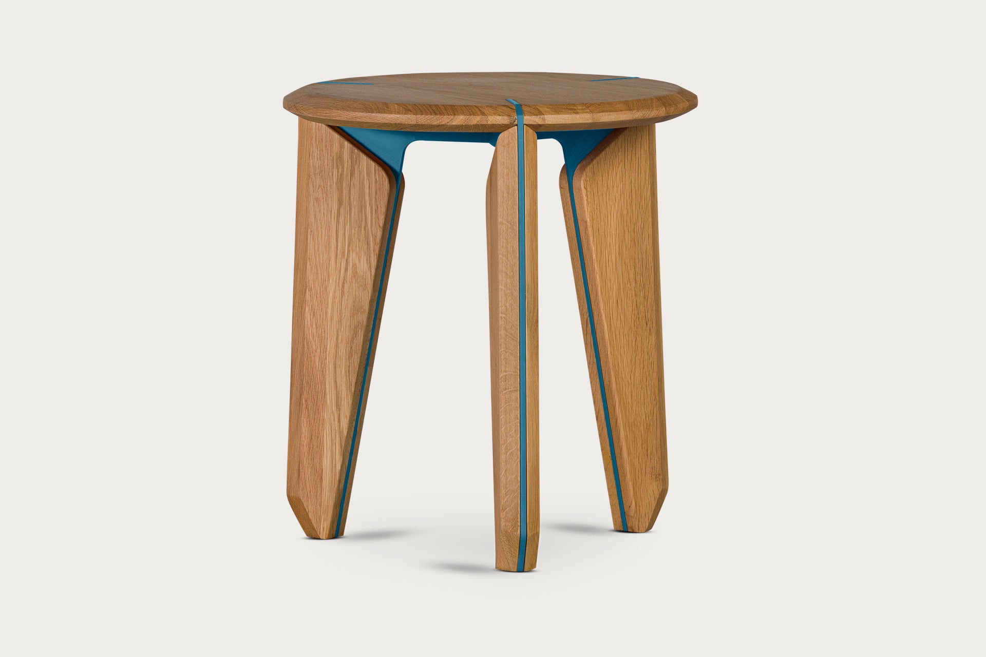 Lika Solid Oak Color Metal Detailed Round Side Table
