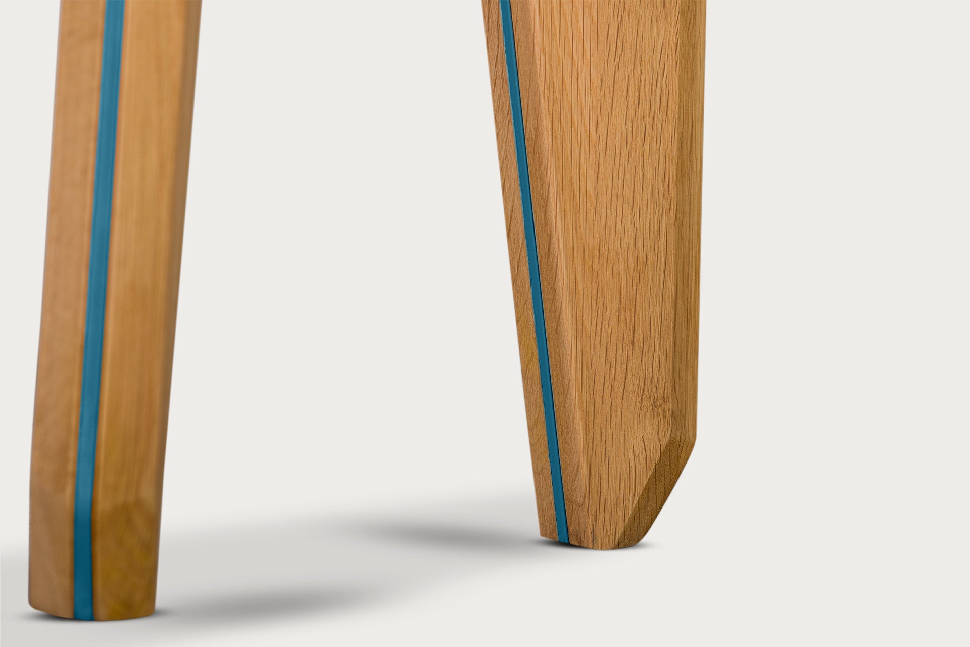 Lika Solid Oak Color Metal Detailed Round Side Table