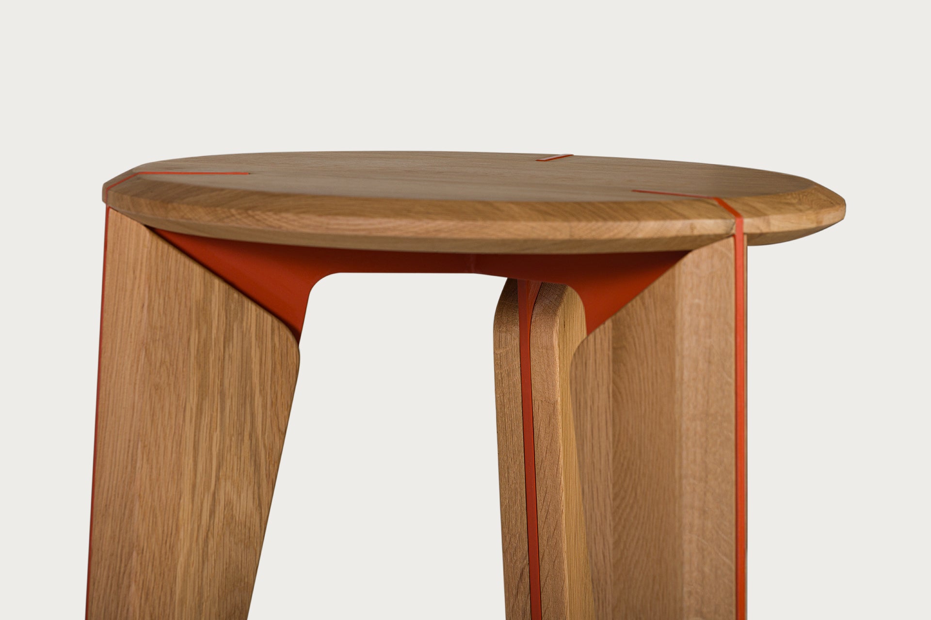 Lika Solid Oak Color Metal Detailed Round Side Table